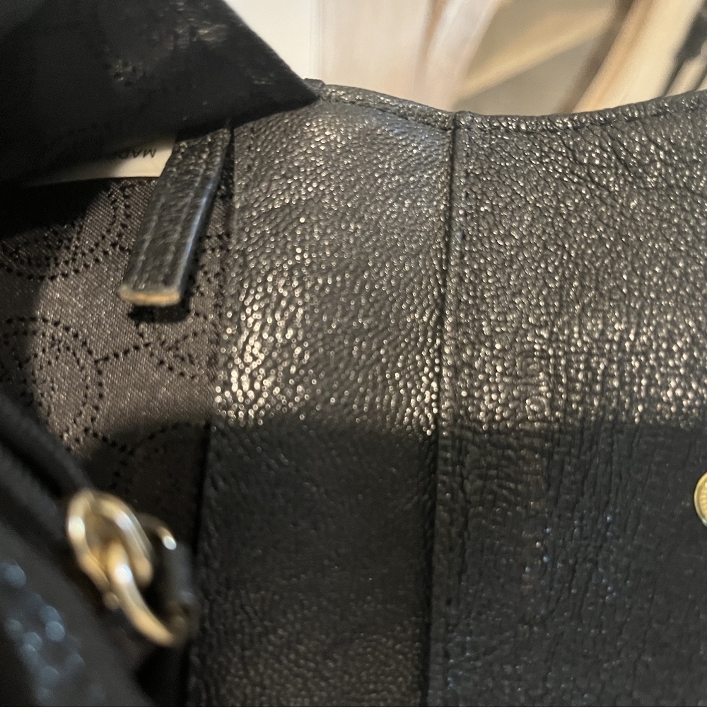 Michael Kors Black Leather Bi-fold Wallet With Goldtone Metal Accents - Picture 4 of 10